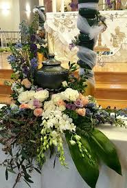 Thompson S Flower Shop Cremation Urn And Floral Arrangement Funeral Floral Funeral Floral Arrangements Urn Arrangements