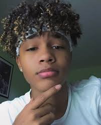 Pin By Milady Mey On Coiffure Light Skin Men Boys With Curly Hair Light Skin Boys