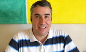 O premiado escritor Almir Correia conversa com o público jovem na BPP