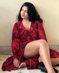 Poonam Bajwa - Free pics, galleries & more at Babepedia