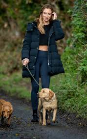 Giggs saat itu masih berstatus sebagai suami dari stacey cooke. Ryan Giggsa Estranged Girlfriend Kate Greville Spotted With Bruised Lip In First Outing Since His Assault Arrest Photos