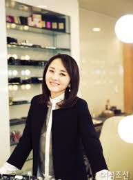 방송사 퀴즈쇼 프로그램에서 받은 상금 전액을 치료비로 써달라며 건넨 고교생 조민기(16)군을 비롯한 온정의 손길 덕에 위기를 이겨냈다. ì¡°ë¯¼ê¸° ë‚˜ì´ í•™ë ¥ ë¶€ì¸ ê¹€ì„ ì§„ ì¡¸í˜¼ ì¡°ìœ¤ê²½ ëŒ€í•™êµ