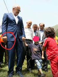 Ai filloi karrieren e tij politike ne vitin 1991 pasi u zgjodh kryeminister i qeverisë së tranzicionit me qëllim që të organizojë zgjedhjet e para demokratike në shqipëri, në po atë vit dhe të përgatise vendin për tranzicionin drejt një. Sali Berisha Fatos Nano Thoshte Dikur Per Edvinin E Facebook