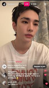 🥟 Hyunjin is LIVE