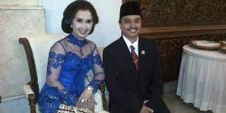 Facebook gives people the power to share and makes the world. Berawal Dari Acara Radio Roy Suryo Kepincut Cantiknya Ririn Merdeka Com