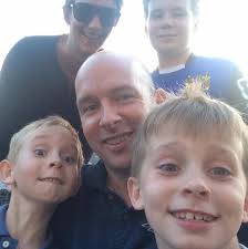 Do hot tub loungers float in Master Hot Tub 7.2?