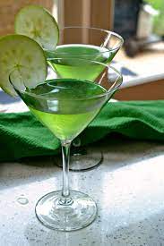How to make the appletini, a vodka apple martini (aka kangaroo) and bonus modern appletini twist, i'm calling the easy on the. Easy Appletini Sour Apple Martini Recipe Small Town Woman