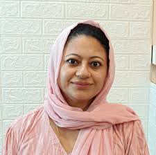 Kimchi Ramen With Tofu: 1 tablespoon sesame oil 3 cloves garlic, minced 1  teaspoon freshly grated ginger 1 to 2 teaspoons gochugaru, adjust to taste  2 tablespoons soy sauce ½ cup chopped