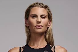 Tiffiny Hall in Two-Piece Workout Gear Says "Inch pebbles, not milestones"  — Celebwell