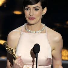 Maybe you would like to learn more about one of these? Anne Hathaway Entschuldigt Sich Fur Kleid Von Prada Bei Valentino Stars