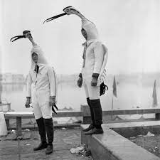 A scientist attempts to master the art of transferring people's souls into puppets. Pin By Zita On Ariel Karakters Photo Weird Vintage Photos