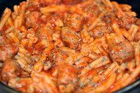 Paste umplute cu carne de vita in sos. Paste Cu Carne Tocata In 20 Minute Utile Zi De Zi