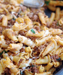 In a large saucepan, combine 1/4 teaspoon salt, onion, green pepper, garlic, butter, pepper, and ground beef. 25 Minute Skillet Meat Cheese Pasta 5 Boys Baker