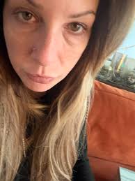 Whoever invented the flu needs kicked in the baby maker. How long is this  supposed to last???? Even my damn kidneys hurt 😷😩😷😩