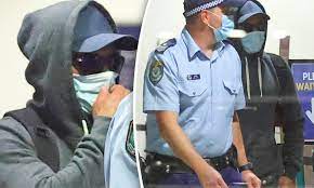 Zac efron has social media abuzz after fans took note to his appearance. Zac Efron Dons A Face Mask As He Arrives In Sydney Airport And Is Escorted By Police To Quarantine Daily Mail Online