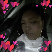 Ebony Moss's Instagram, Twitter & Facebook