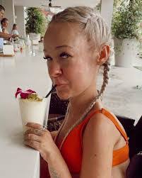 Tammie Beal's Instagram, Twitter & Facebook