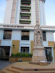 Magistrate court (mahkamah majistret) atrodas balik pulau. Mahkamah Majistret Pulau Pinang Almikali