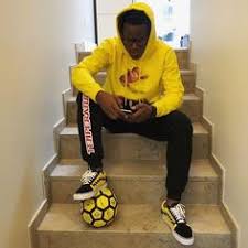 Michy batshuayi has revealed how batman and spongebob influenced his decision to swap chelsea for borussia dortmund on transfer deadline day. 31 Ideeen Over Michy Kleding Baby