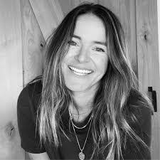 Kristen Saunders's Instagram, Twitter & Facebook