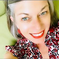 Holly Schnell McAndrew (@holly_chanel) • Threads, Say more