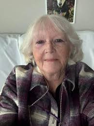 15 Best Short Haircuts for Older Women to Try Now in The First Comment 💬