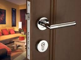 Home handle pintu murah pegangan pintu utama our plans menjadikan dows solusi utama kebutuhan hardware dan aksesoris industri arsitektur di indonesia dows terkenal sebagai pusat sistem penguncian pintu dan jendela modern berkualitas tinggi serta handle hand made dari italia hotel lock. Cara Memasang Kunci Pintu Kayu Di Rumah Pasang Kunci Baru Jadi Mudah Arafuru