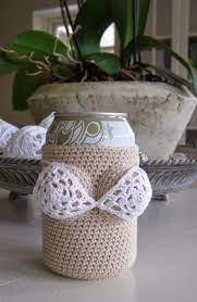 Diy Gaven Til Kvinden Haeklet Cover Til Ol Sodavandsdaser Crochet Cozy Crochet Cup Cozy Crochet Knit Stitches