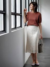 Anche i sandali sono perfettamente abbinati. Come Indossare E Abbinare Una Gonna Longuette Di Pizzo Bianca Con Una Gonna Di Pizzo Bianca 8 Outfit Lookastic