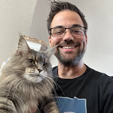 Andrew Strozyk's Instagram, Twitter & Facebook