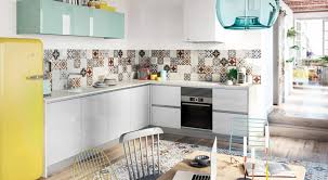 El color rojo fue un color tendencia para las cocinas hace unos años, en especial las cocinas de diseños, pero lo cierto es que parece estar de vuelta para las cocinas. Revestimiento Para Las Paredes De La Cocina Tpc Cocinas