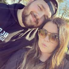 Happy 32nd birthday to my wife @brittneysantora who deals with me