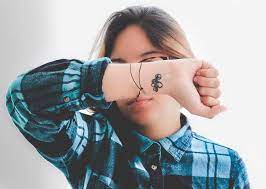 Tato cewek di tangan tato wanita freehand tato tattoo indonesia water color tattoo. Sontek Desain 7 Tattoo Artist Ini Jika Ingin Punya Tato Yang Unik Womantalk