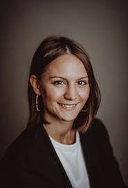 Melinda Hofer's Instagram, Twitter & Facebook