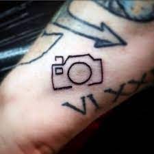 Tetování je dermatologicky testované a lehce odstranitelné. Tiny Pencil Outline Of Camera Tattoo Male Forearms Armtattoosmen Tetovani