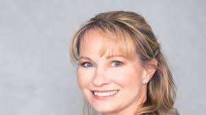 Gig Harbor realtor finds unique way to give back to community