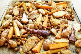 Einfaches Rezept Fur Marokkanisches Ofengemuse Mit Gerosteten Karotten Und Kartoffeln Dazu Kichererbsen Bulgur Und Ein Lec Rezepte Essen Kichererbsen Rezepte