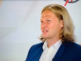 After an unremarkable football player career. Trollfoci A Studioban Merei Andrea Bozsik Peter Es Facebook
