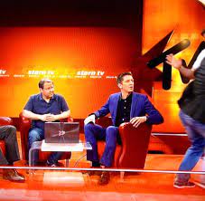 With steffen hallaschka, günther jauch, markus beutelspacher, christian beutelspacher. Rtl Show Gestort Junge Aktivisten Sturmen Stern Tv Welt