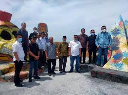 Kumpulan no hp tante cantik lengkap adalah aplikasi yang berisi kumpulan no hp tante. Desain Bangunan Dan Relief Patung Menuai Kontroversi Dprd Bengkulu Selatan Tinjau Wisata Alam Sekunyit Bengkulutoday Terkini Dan Aktual
