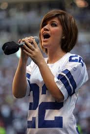 Kelly Clarkson Hair She S So Cute I M Okay With The Comparisons I Get To Her Girls Short Haircuts Girl Haircuts Kelly Clarkson Hair