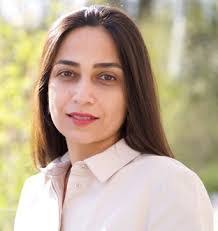 Laura Oren's Instagram, Twitter & Facebook