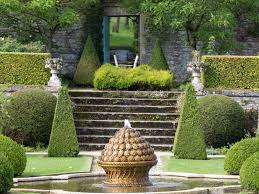 Jardins Du Chateau De Brecy Entre Caen Et Bayeux Dans Le Calvados En Normandie Jardin Classique Jardins Parterres