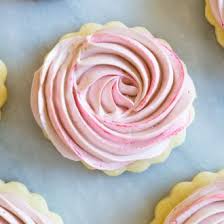 I Ve Made Royal Icing Hundreds Maybe Thousands Of Times After Decorating Cookies For More Than 15 Yea Easy Royal Icing Recipe Food Swiss Meringue Buttercream