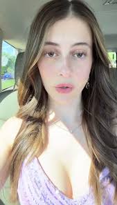 Kelley Mihok's Instagram, Twitter & Facebook