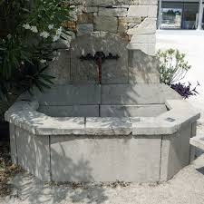 Charmante Fontaine Murale En Pierres Anciennes Ornee D Un Decor En Fer Forge Alain Bidal Pr Fontaine De Jardin Fontaine Murale Fontaines Murales Exterieures