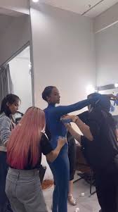 Potret Detik-Detik Proses Anya Geraldine Menjelma Jadi Mystique, Nyaris  Telanjang dan Semua Tubuhnya Dicat - Kapanlagi.com