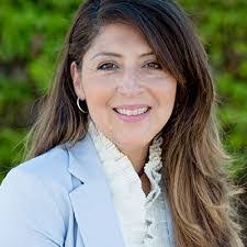 Caryn Lewis's Instagram, Twitter & Facebook