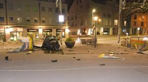 It is pretty close to zurich though, maybe a 15 minutes train ride. Unfall Dubendorf Zh Junglenkerin 18 Heftig Gegen Plakatsaule Geprallt Polizei Schweiz Ch