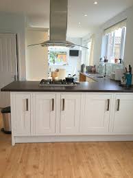 A wide selection of kitchen designs to howdens joinery offers a range of kitchens specifically designed to meet the needs of modern living. Howdens Tewkesbury Antique Kitchen The Used Kitchen Company